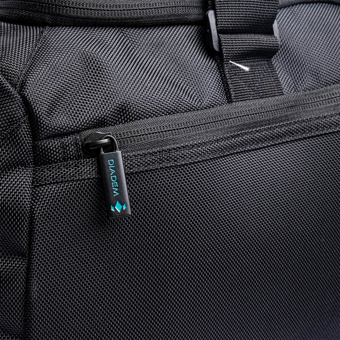 Tour v3 Duffel - Nova